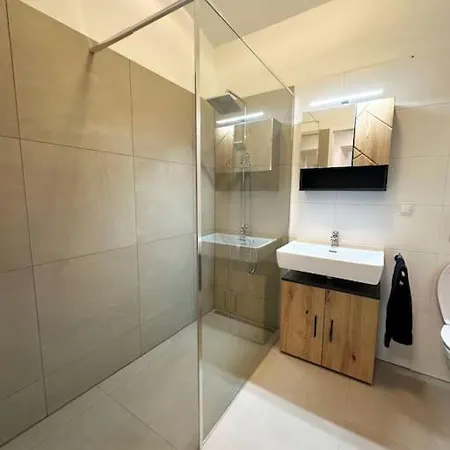 6 Beds, 7 Minutes To Red Bull Ring, 70m2 Apartment *